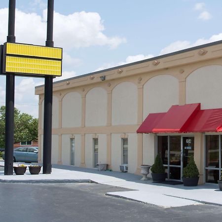 Super 8 By Wyndham Greensboro Luaran gambar